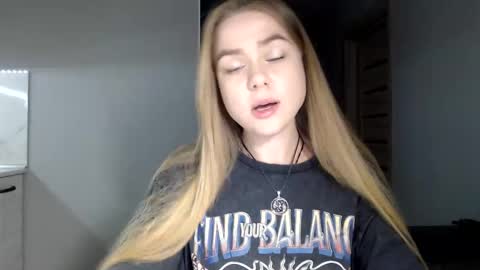 Snapshot of happy_fox_ chatting on 15, 4, 2026 happy_fox_ online show from 15, 4, 2026
