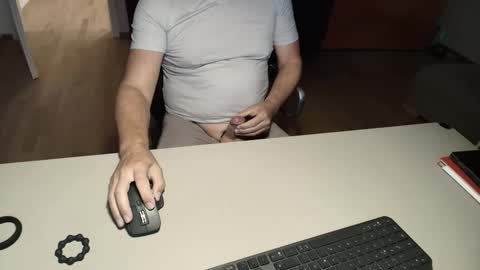 Snapshot of happybugger chatting on 15, 9, 2025 Cum for you online show from 15, 9, 2025