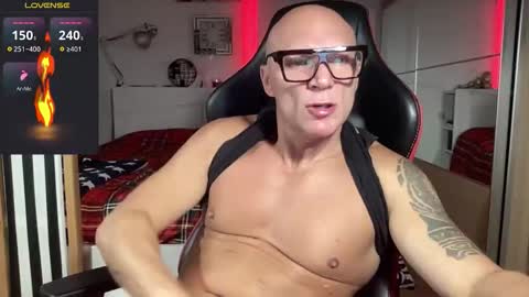 Snapshot of hardmattsteel chatting on 10, 10, 2025 MATTSTEEL - ITALIAN STALLION online show from 10, 10, 2025