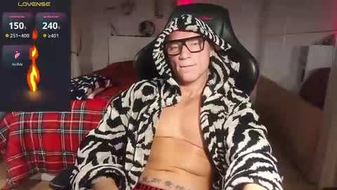 Snapshot of hardmattsteel chatting on 17, 10, 2025 MATTSTEEL - ITALIAN STALLION online show from 17, 10, 2025