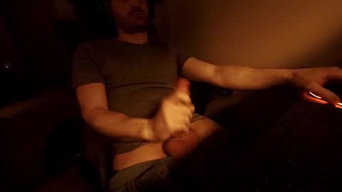 Snapshot of hardswtch chatting on 26, 9, 2025 Tom online show from 26, 9, 2025