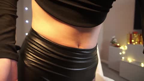 Snapshot of harrieteasley chatting on 18, 12, 2024 Call Me Tate its my fourth day here i hope we can to be friends and not only online show from 18, 12, 2024