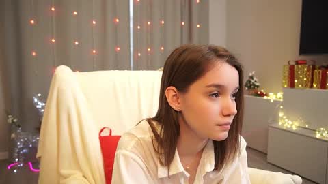 Snapshot of harrieteasley chatting on 22, 12, 2024 Call Me Tate its my fourth day here i hope we can to be friends and not only online show from 22, 12, 2024