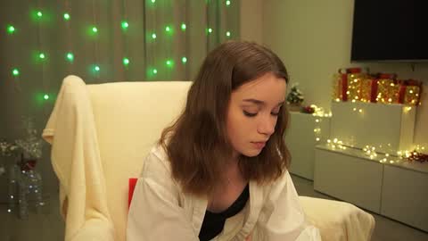 Snapshot of harrieteasley chatting on 27, 12, 2024 Call Me Tate its my fourth day here i hope we can to be friends and not only online show from 27, 12, 2024