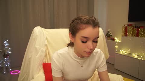 Snapshot of harrieteasley chatting on 28, 12, 2024 Call Me Tate its my fourth day here i hope we can to be friends and not only online show from 28, 12, 2024