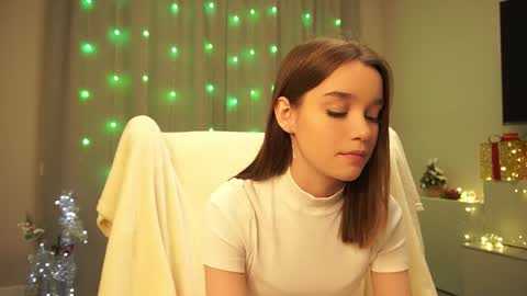 Snapshot of harrieteasley chatting on 10, 1, 2025 Call Me Tate its my fourth day here i hope we can to be friends and not only online show from 10, 1, 2025