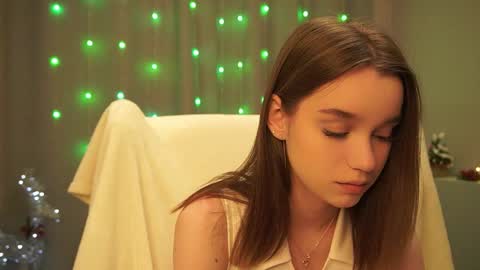 Snapshot of harrieteasley chatting on 24, 1, 2025 Call Me Tate its my fourth day here i hope we can to be friends and not only online show from 24, 1, 2025