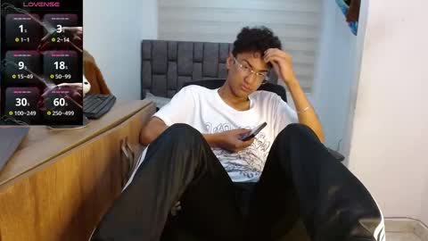 Snapshot of harrytwink18 chatting on 10, 9, 2025 HARRY online show from 10, 9, 2025