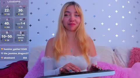 Snapshot of harumi_blossom chatting on 22, 10, 2025 Sophia Blossom online show from 22, 10, 2025