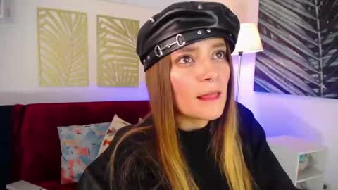 Nicole online show from 25, 2, 2025