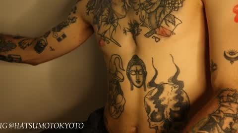 Snapshot of hatsumotokyoto chatting on 8, 3, 2025 More content 2 online show from 8, 3, 2025