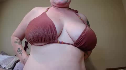 Snapshot of hawt_busty_milf chatting on 19, 9, 2025 Bunny Chatsworth online show from 19, 9, 2025