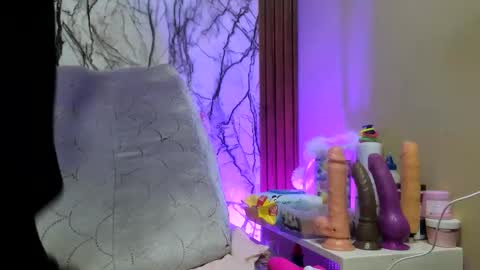 hayley miller online show from 3, 11, 2025