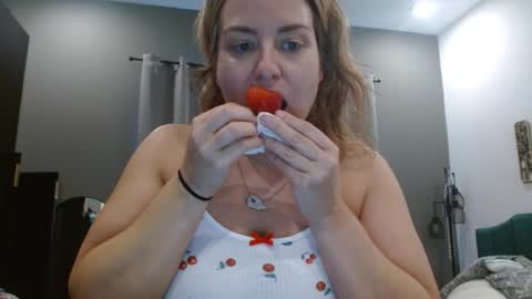 Snapshot of hazel_skye chatting on 16, 7, 2026 Hazel online show from 16, 7, 2026