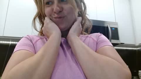 Snapshot of hazel_skye chatting on 1, 8, 2026 Hazel online show from 1, 8, 2026