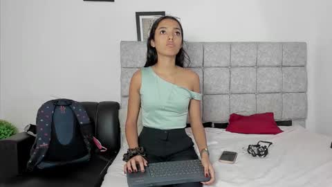 hazel_slim_ online show from 9, 2, 2026