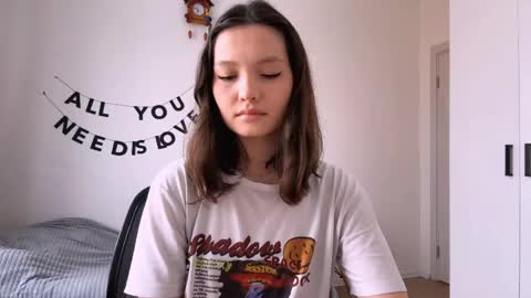 Snapshot of hazelhartshorn chatting on 27, 4, 2026 Kira online show from 27, 4, 2026