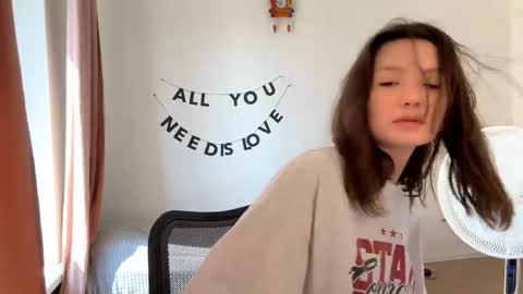 Snapshot of hazelhartshorn chatting on 22, 5, 2026 Kira online show from 22, 5, 2026