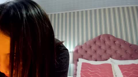 HazelMoret online show from 25, 2, 2025