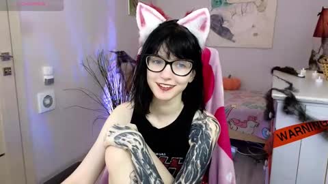 hazeltompson online show from 2, 11, 2025