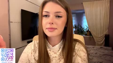 Snapshot of heart_petal chatting on 7, 11, 2025 Mona online show from 7, 11, 2025