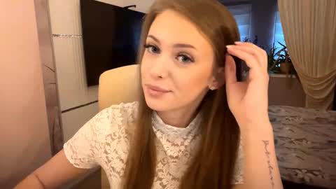 Snapshot of heart_petal chatting on 9, 11, 2025 Mona online show from 9, 11, 2025