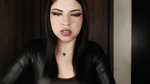 Snapshot of heatherdemonzx_ chatting on 17, 3, 2026 HEATHER DEMONZX Please help me to reach 100 thumbs up online show from 17, 3, 2026