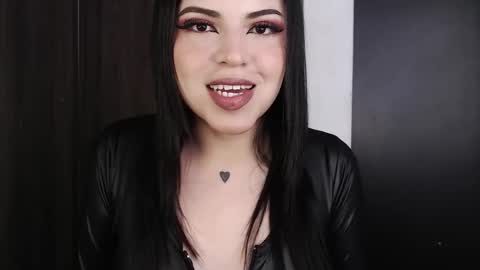 Snapshot of heatherdemonzx_ chatting on 19, 3, 2026 HEATHER DEMONZX Please help me to reach 100 thumbs up online show from 19, 3, 2026