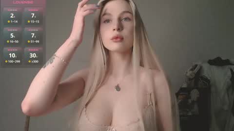 Snapshot of heavenlysky_ chatting on 21, 4, 2026 Akemi instinthemoodforlooove online show from 21, 4, 2026
