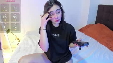 Snapshot of hebe_carter chatting on 6, 1, 2025 Amandabelk online show from 6, 1, 2025