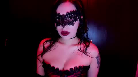 Snapshot of hecate_and_crow chatting on 31, 10, 2025   online show from 31, 10, 2025