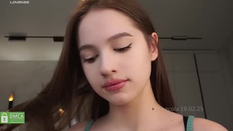 Snapshot of hecola chatting on 19, 2, 2025 Nika next stream  200pm GMT online show from 19, 2, 2025