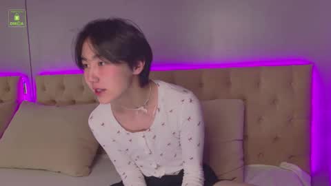 Snapshot of heejinwang chatting on 15, 10, 2025 HEEJIN online show from 15, 10, 2025