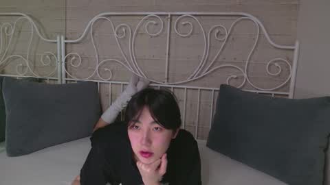 Snapshot of heejinwang chatting on 17, 10, 2025 HEEJIN online show from 17, 10, 2025