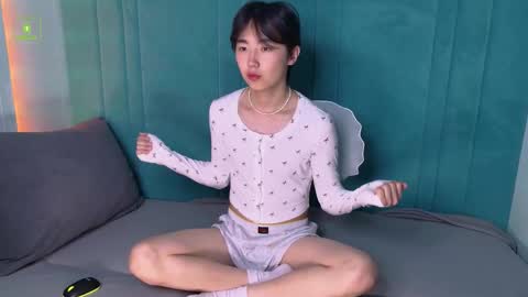 Snapshot of heejinwang chatting on 18, 10, 2025 HEEJIN online show from 18, 10, 2025