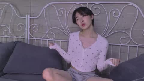 Snapshot of heejinwang chatting on 23, 10, 2025 HEEJIN online show from 23, 10, 2025