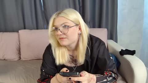 Snapshot of heidipierce chatting on 22, 5, 2026 Emma online show from 22, 5, 2026
