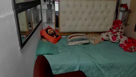 heiker_ online show from 2, 12, 2025