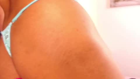 Snapshot of heily_fox chatting on 10, 10, 2025 HEILY online show from 10, 10, 2025