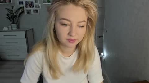 Snapshot of helen_angel_girl chatting on 7, 10, 2025 Helen sven online show from 7, 10, 2025