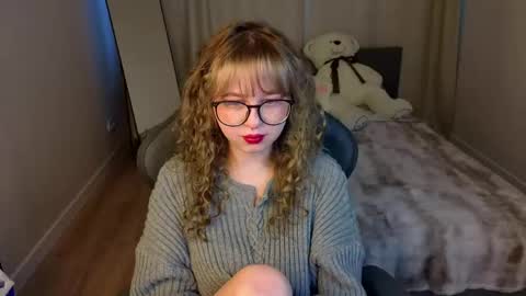 Snapshot of helen_carson chatting on 15, 4, 2026 Helen Carson online show from 15, 4, 2026