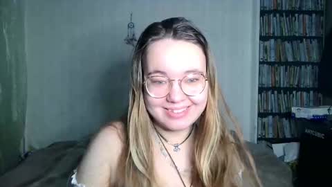 Helen foxygirl online show from 9, 2, 2026