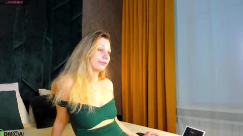 helen_williamss online show from 15, 12, 2025