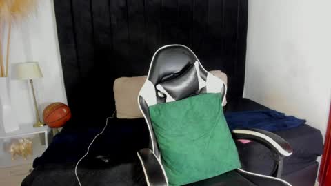 Snapshot of helena_copper chatting on 5, 6, 2026 HELENA COPPER online show from 5, 6, 2026
