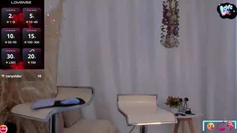 Snapshot of helena_fits chatting on 6, 11, 2025 Helena Fits online show from 6, 11, 2025