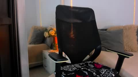 Helena Santos  online show from 4, 11, 2025