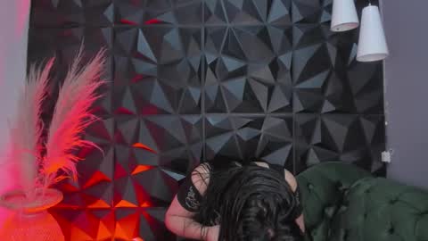 Helena Saenz online show from 15, 12, 2025