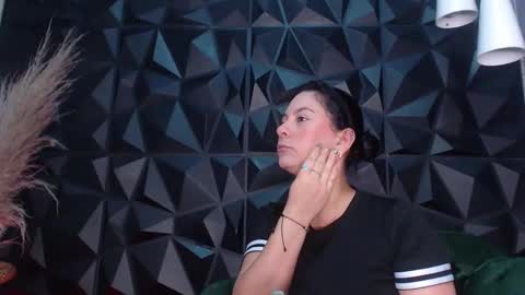 Helena Saenz online show from 18, 12, 2025