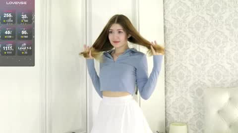 Sarah  here Help to make 100 thumbs up  online show from 27, 2, 2025