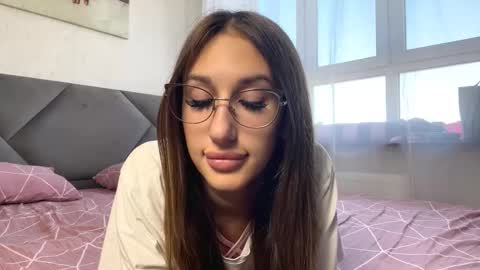 Snapshot of helenjoyne chatting on 17, 10, 2025 Chloe online show from 17, 10, 2025